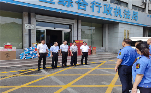 山亭區總工會到山亭區綜合行政執法局慰問一線工作人員