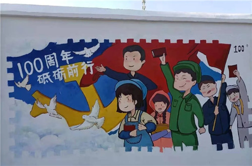 青島理工大學藝術與設計學院開展“以藝術之美 傳承黨史之光”主題墻繪活動