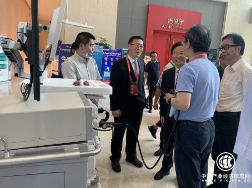 金山科技全自動導航膠囊機器人震撼2021洗消年會 
