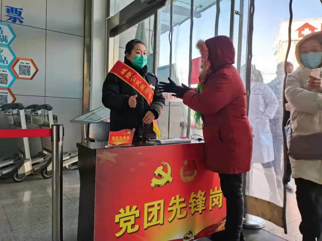 “閃耀交運”黨員先鋒建功 | 濟寧城際公交總部黨團先鋒崗趙娜二三事