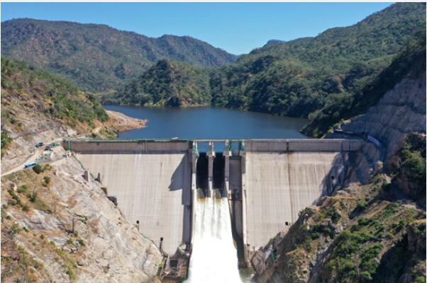中國電建承建的贊比亞下凱富峽水電站首臺機組并網發電