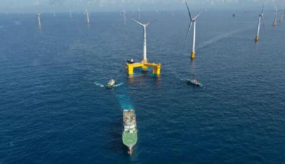 全球首臺抗臺風型漂浮式海上風電機組順利安裝