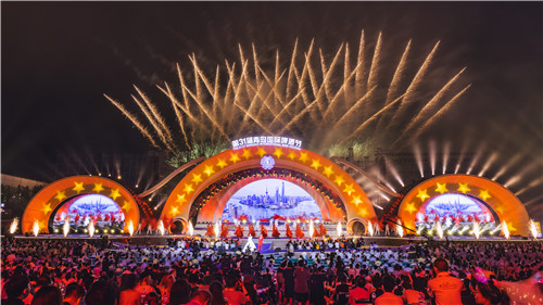 快來把酒狂歡吧！多種出行方式均可抵達青島金沙灘啤酒城