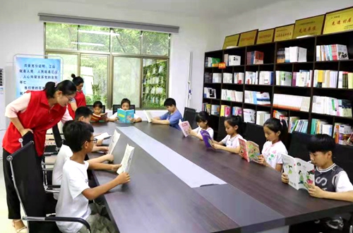 山東郯城：“村娃”農家書屋樂享暑假時光