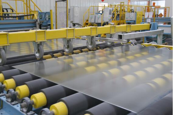 工信部：光伏壓延玻璃可不制定產能置換方案