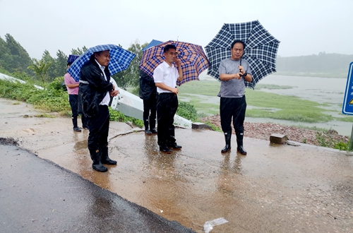 臺風“煙花”來襲！郯城縣重坊鎮防汛抗臺在行動