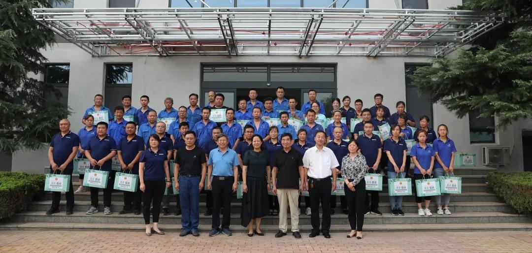 山東省輕工紡織工會來德州市開展“夏送清涼”活動