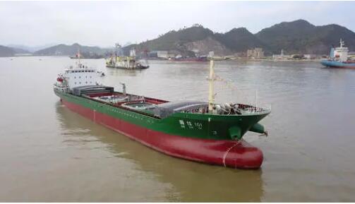 全球首艘10萬噸級智慧漁業大型養殖工船進塢施工