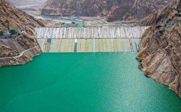 “新疆三峽”阿爾塔什水利樞紐工程并網發電