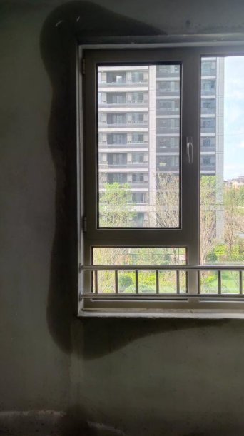 德州綠城德達·玉園交房才倆月房屋多處滲水，業主質疑質量存在問題