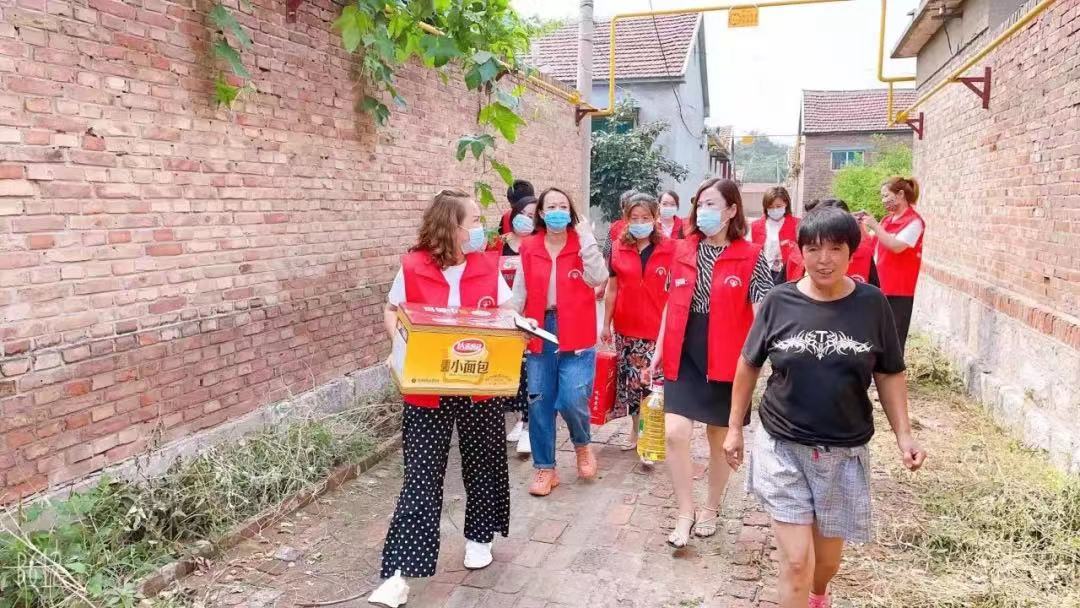 德州市義工志愿者聯合會禹城向日葵義工團開展關心慰問困難家庭活動
