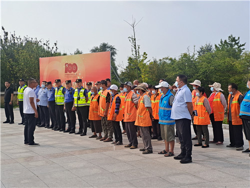 青島萊西市南墅綜合執法中隊開展鎮容鎮貌專項整治行動 