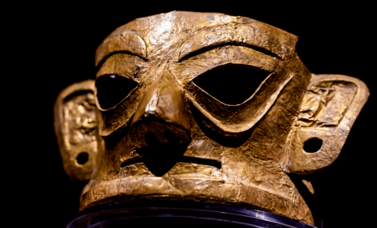 金面具、神壇、神樹紋玉琮…… 三星堆考古又上新了！