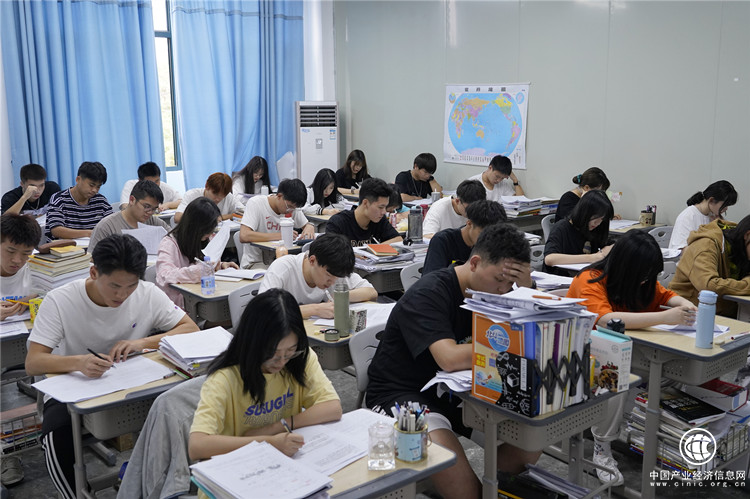 藝考文補關鍵時期，福州藝考生們如何復習好文化課？