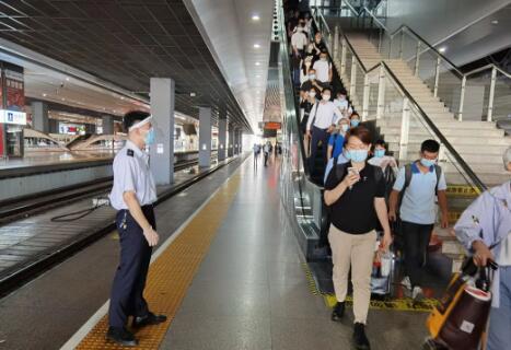 各部門強化安全管理和便民服務保障旅客出行