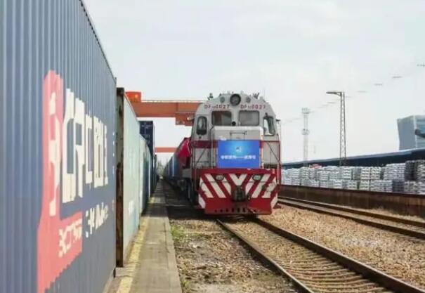 首列進口中歐班列“進博專列”抵滬