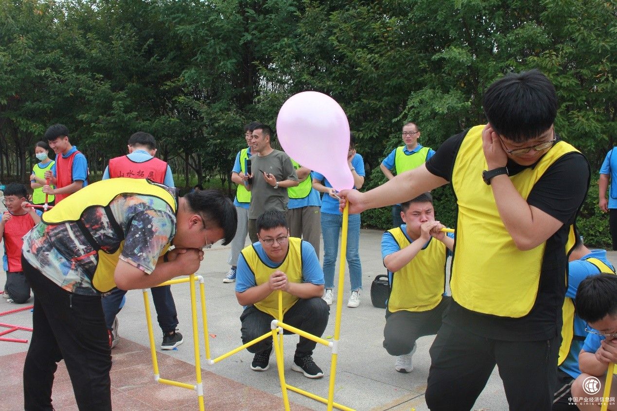 孚日股份組織新入職大學生展開團建活動