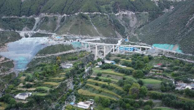 穿越橫斷山脈！西藏最長公路隧道貫通