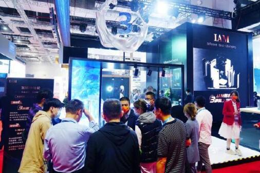 各國參展商亮出明星產品,國內采購商組團簽下大單——開放共贏 溫暖世界