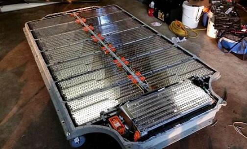 首批新能源汽車電池退役潮來了回收企業卻“吃不飽”？