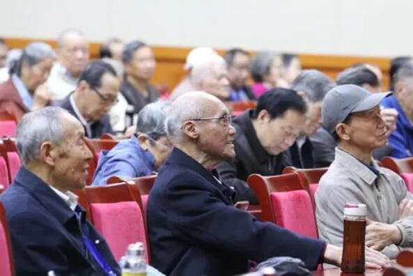 中共中央、國務院發布關于加強新時代老齡工作的意見