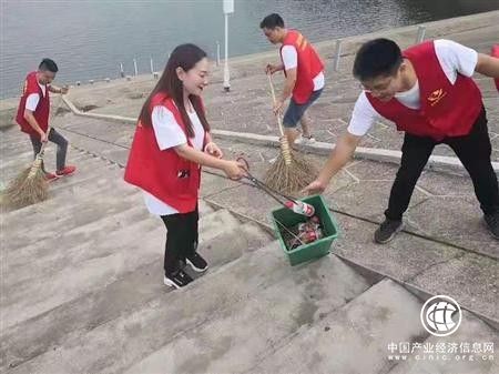  砥礪“三牛精神”服務客戶暖民心 ——記益陽煙草的“三牛”干將