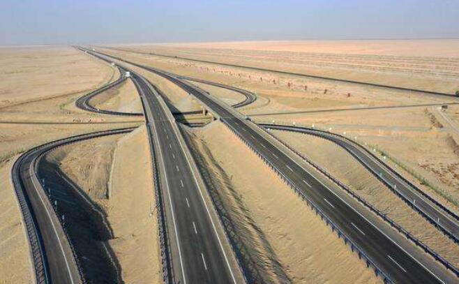 穿大漠、過戈壁、抵昆侖 新疆多條高速公路通車見證中國基建力量