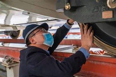 春節期間各行各業勞動者堅守崗位，保障平安幸福年