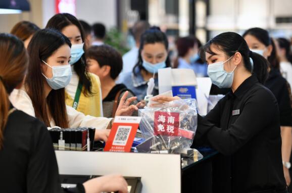 海南免稅店人氣爆棚：多款熱門產品斷貨
