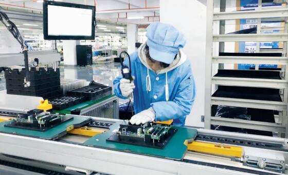 云南電子信息設備制造業營收破千億元