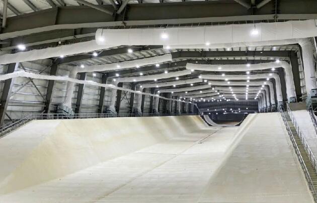 中國鐵建定制世界最大室內U型池助冬奧選手“雪上飛”