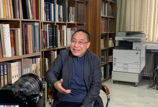 拍攝進行時 |《書法張改琴》攝制組采訪《中國書法》雜志社社長朱培爾