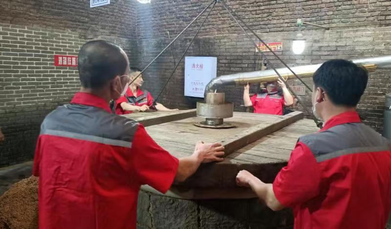 黑龍江富裕老窖公司開創谷雨封藏大典新局面