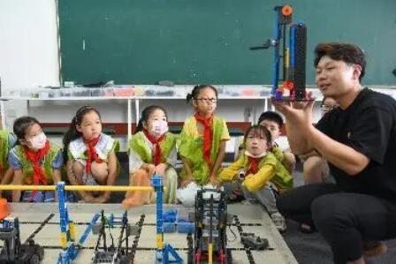 教育部：科學、綜合實踐活動開設提前至一年級