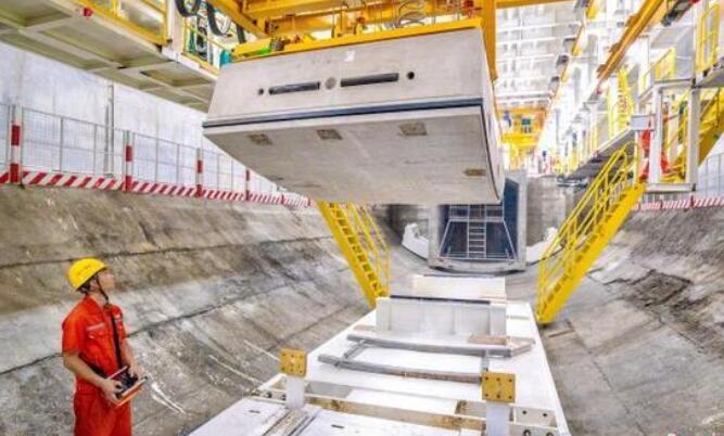 國產首臺直徑16米級盾構機成功下穿特級風險源