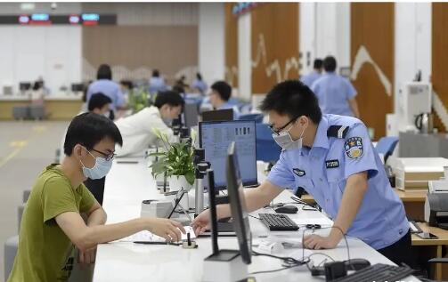 “一窗通辦”、電子居住證、旅客“易安檢”……2022年這些公安服務將更加便利