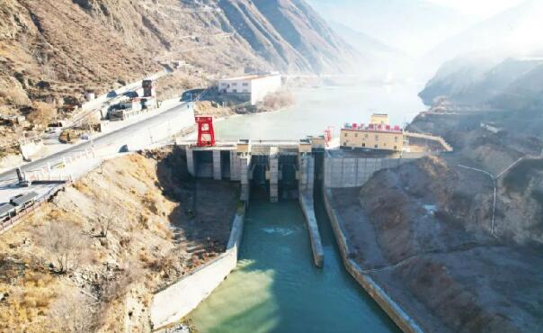 國內首例梯級水光蓄互補聯合電站并網發電