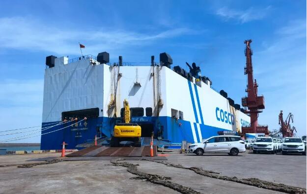 助力中國汽車走向世界 國內最大車位汽車船創下單航次裝貨體積新紀錄