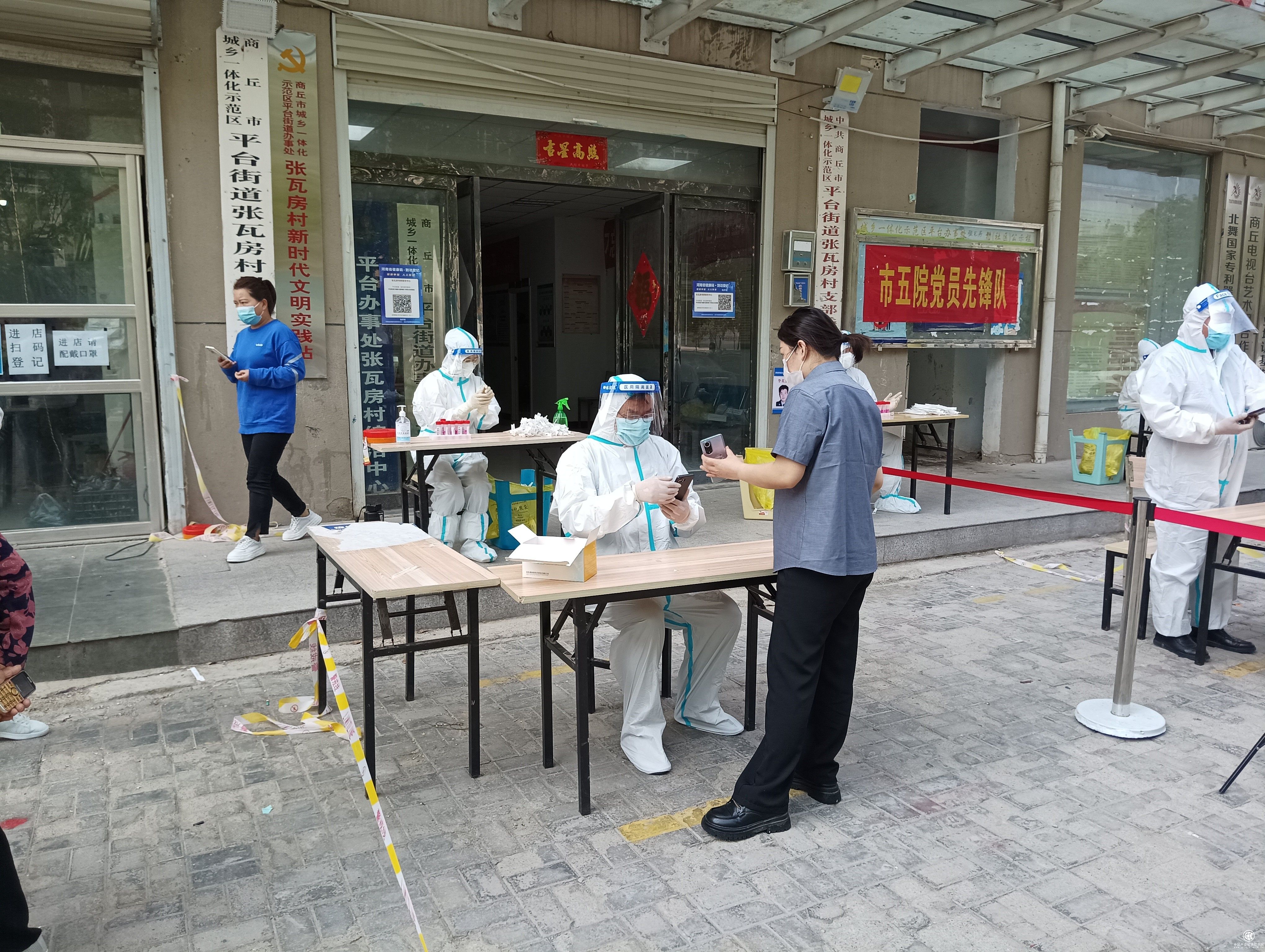 黨員干部“齊下沉” 筑牢防控“安全網”