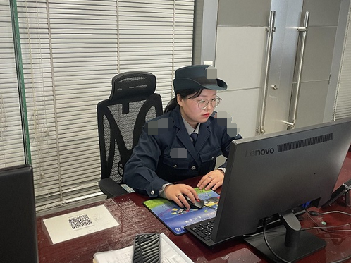  上陣“父女兵”，復烤助家興 