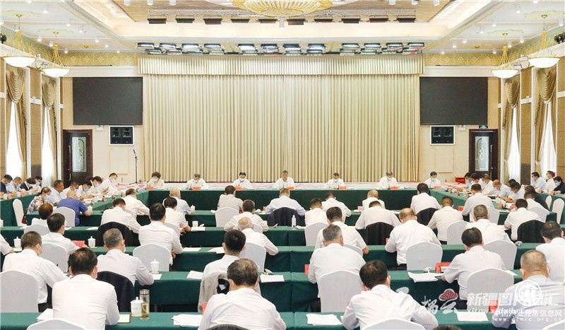  數智世界工業科技參加新疆自治區民營企業座談會及投資項目簽約儀式 