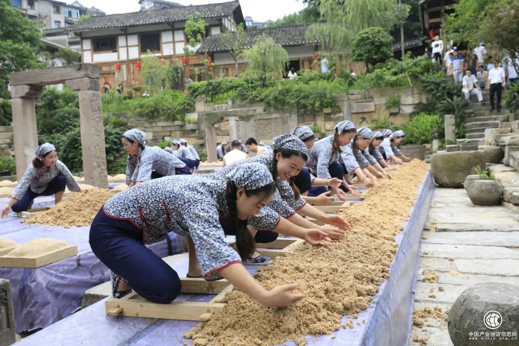  妙齡少女的赤足踩曲，永隆裕續寫醬香傳奇