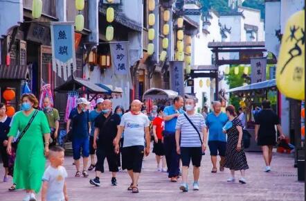 暑期旅游“人從眾” 景區要做好應對大客流功課