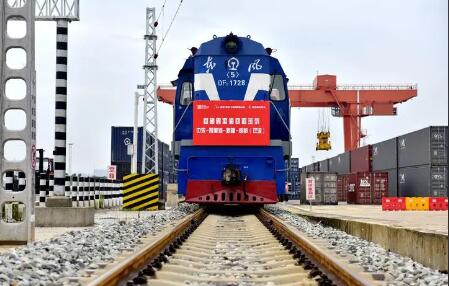 成都“牽手”新疆 四川首趟跨里海回蓉班列抵達雙流