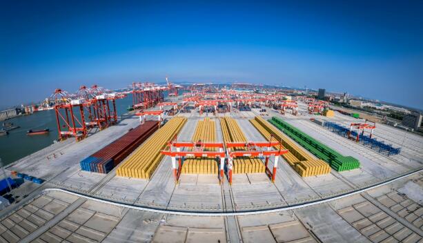 廣州港南沙港區四期全自動化碼頭正式投入運行