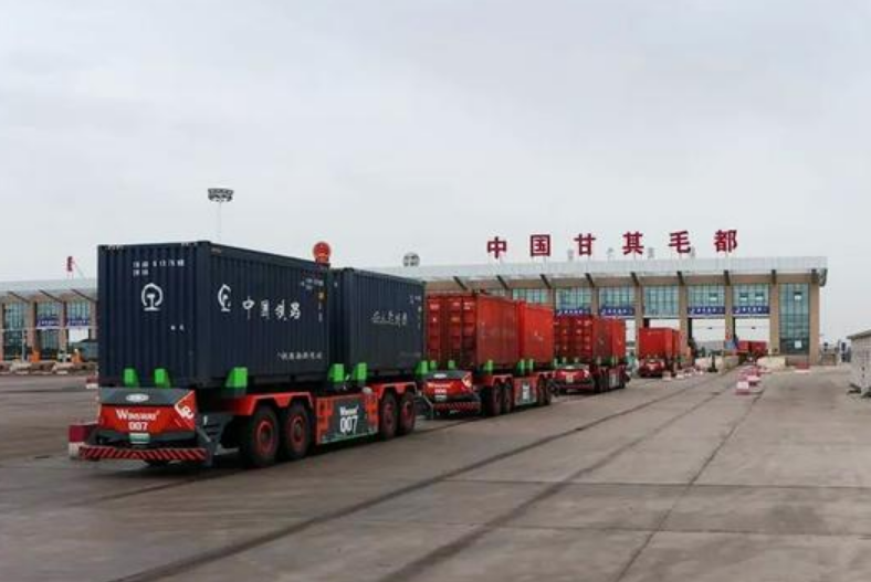 單日突破8萬噸 中蒙口岸甘其毛都過貨量穩步提升