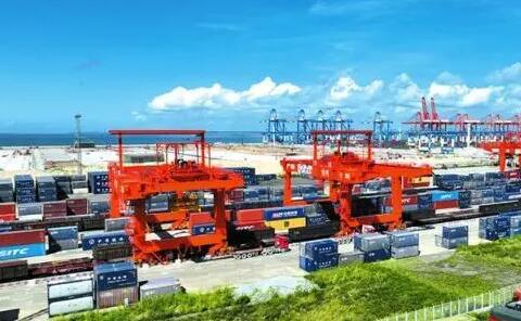 前8個月西部陸海新通道鐵海聯運班列運量同比增長26.8%