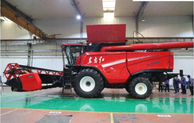 國機集團中國一拖成功研發東方紅大型高效谷物聯合收割機