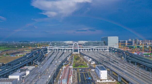 國內首個“站城融合”現代鐵路客站開通運營