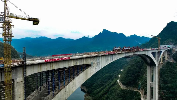 世界最大跨徑空腹式剛構橋梁！貴州甘溪特大橋合龍